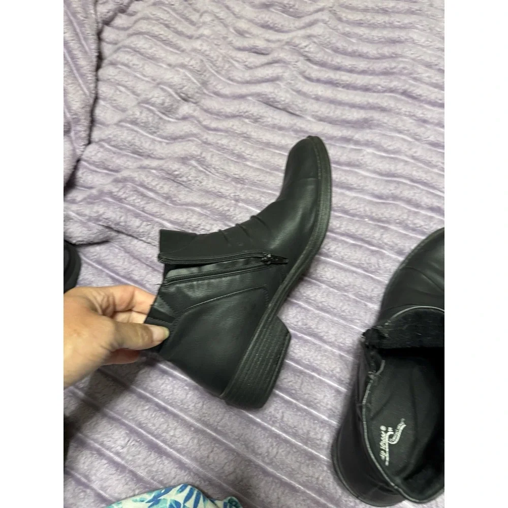 Easy Street Women's Black Ankle Bootie US 10 Round Toe Zip Solid Rubber Sole